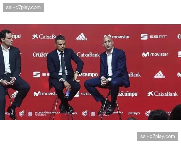 前西班牙足协主席卢比亚莱斯就“强吻案”出席庭审，判决预计下月出炉