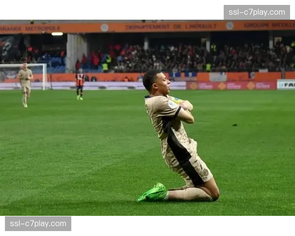 法甲：巴黎圣日耳曼4-1大胜马赛，姆巴佩上演帽子戏法。