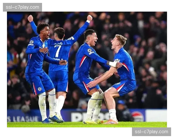 比赛第85分钟，切尔西后卫奇尔维尔拼抢后抽筋，仍坚持完赛